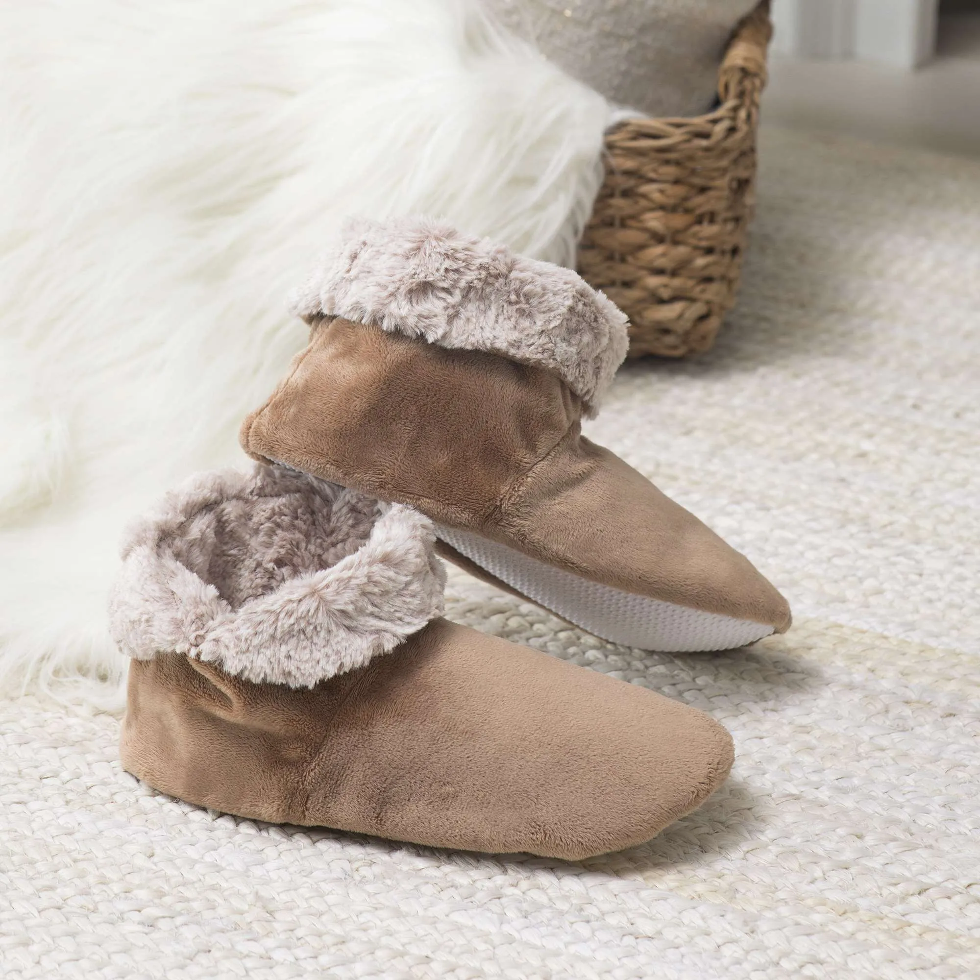 Coats & Clark Sewing Sew Cozy Boot Slippers Using Faux Fur